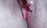 Extreme Nahaufnahme-Masturbation mit nassem Orgasmus der riesigen Klitoris snapshot 15