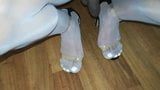 Pantimedias blancas y tacones altos snapshot 1