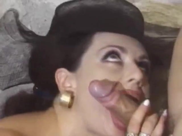 Une Italienne mature à forte poitrine