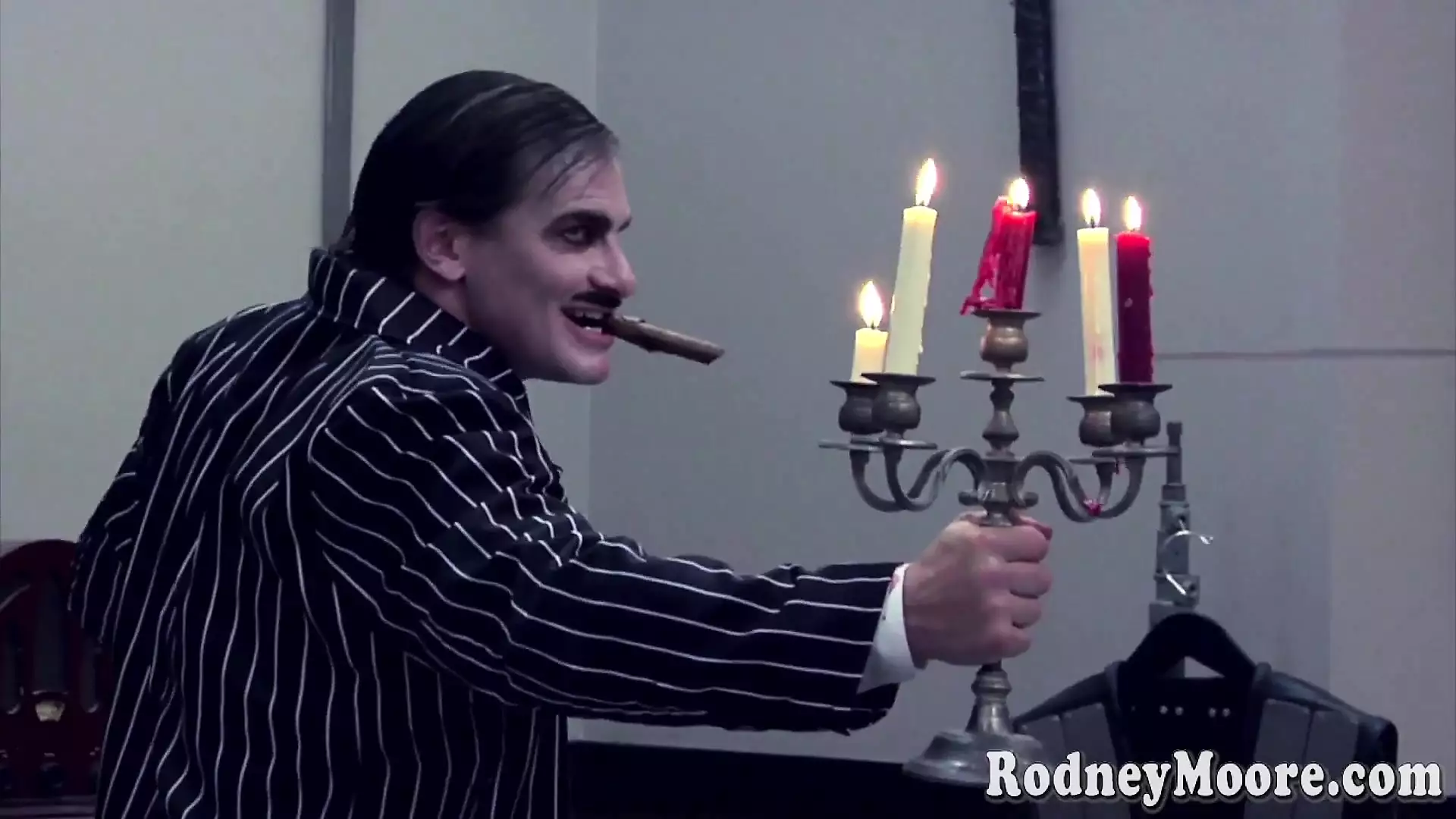 Fester und aurora snow addams parodie