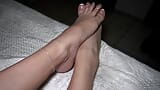 귀여운 발과 빨아먹을 준비가 된 성전환자 snapshot 10