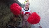 Scherpe stiefmoeder cheerleader in de tuin snapshot 8
