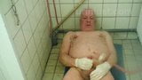 Vovô alemão masturbando com cateter na uretra snapshot 9