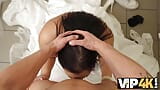 Vip4k. 화장실에 갇힌 섹시한 신부는 시간을 잃지 않고 임의의 남자를 유혹합니다. snapshot 15