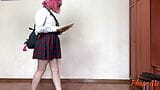 La nerd schoogirl ragazza Dee si mette i collant neri snapshot 2