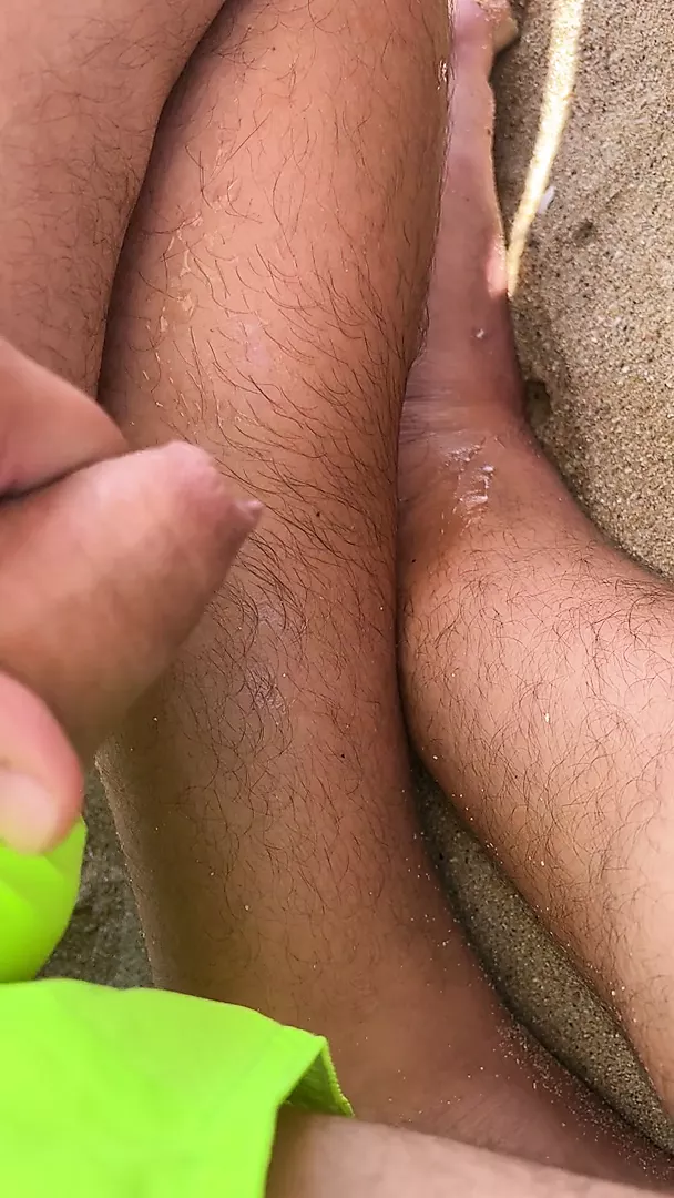 Free watch & Download Pissing and cumming on beach