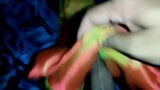 Handjob mit gelbem kastanienbraunem Satin, Sari von Nachbarin (61) snapshot 5