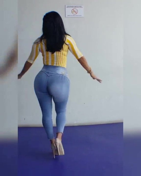 Fatima Segovia culazo en sexy jean apretado