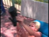 Blonda perversă își fute curul cu un dop de fund lângă piscină snapshot 14