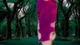 Mică transsexuală cu pulă în parc, dans sexy, striptease publică sexy, gagică cosplayer snapshot 9