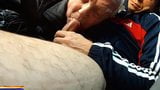 Старий дідусь смокче член і їсть сперму в машині snapshot 11
