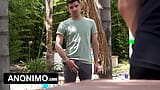 Nouvelle série exclusive de SayUncle : Anonimo Fun In The Park feat. Felix Harris et Julian Mendes snapshot 3