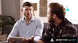 Adult time - o terapeuta caden jackson dá ao cliente hetero Bruce jones sua primeira experiência anal gay snapshot 5