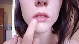 Feticcio del labbro, della lingua e della bocca provocante snapshot 5