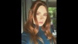 Karen gillan nhấn mạnh hơn cho sữa lắc súng snapshot 4