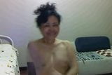 Reife chinesische Muschi spielen vor der Webcam snapshot 3