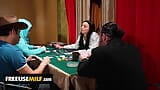 Benvenuti al casino freeuse - puoi scopare la procace MYLF croupier quando vuoi - FreeUse milf snapshot 15