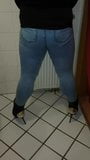 Geiles Jeans pissen Teil 2 snapshot 2