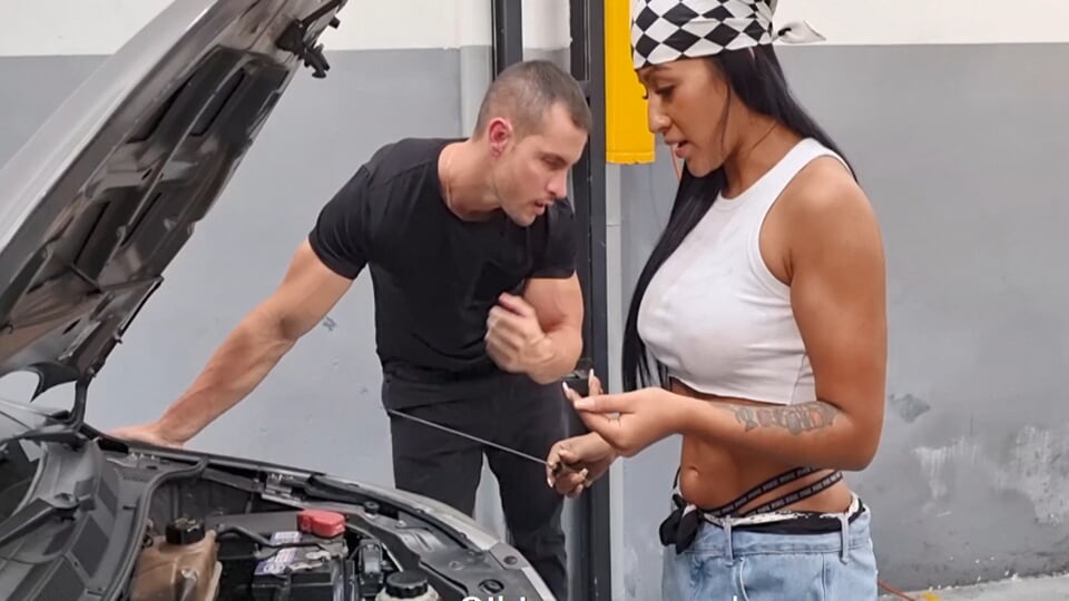 A mecânica Mariana Martix conserta o carro de Duncan Saint e o carrega com sexo