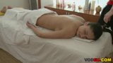 Vodeu - brunetka nastolatka zostaje zerżnięta na stole do masażu snapshot 4