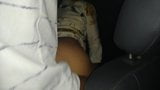 外国人亚洲妻子在印度艾哈迈达巴德的车里被性交 snapshot 3
