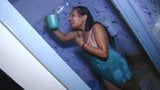 Desi indienne dans la salle de bain snapshot 4