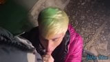 Een blonde twink fokken langs de weg snapshot 4