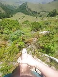 Branlette dans les montagnes en randonnée snapshot 2