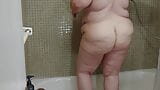 Dikke kont geile ssbbw blonde milf neemt een douche & twerkt grote reet (toont groot sappig nat poesje) pov snapshot 14