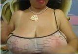 Doces e gordos peitos maduros com mamilos listrados na webcam snapshot 6