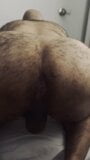 Gran oso peludo culo chorreando leche después de un creampie snapshot 1