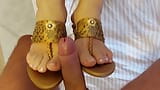 Selenas footjob in sandaletten snapshot 3