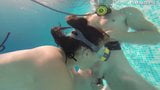 Candy Mike e Lizzy in un trio sottomarino super caldo snapshot 7