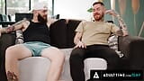 HETEROFLEXÍVEL - Amigos Str8 Zak Bishop e Johnny Hill cedem à tentação anal enquanto se masturbam snapshot 6