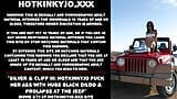 Silver & Cliff III：Hotkinkyjo在吉普车上用巨大的黑色假阳具和脱垂操她的屁股 snapshot 1