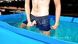 수영장에 정자를 보내는 dacha의 남자 snapshot 3