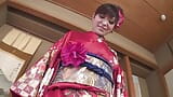 Chica sexy japonesa se inclina mientras una enorme polla se folla el coño snapshot 5