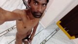 Rajesh's huisbezoek, het huis laten zien, lul masturberen en klaarkomen in de badkamer snapshot 2