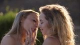 Angel Smalls et Aubrey Star - sexe lesbien en plein air snapshot 15