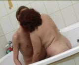 Bbw neukt in het bad snapshot 4