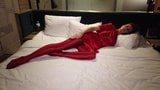 Zentai vermelho na cama snapshot 4