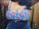 Desi bhabhi muestra sus grandes tetas en vivo 2 snapshot 1