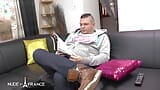 Traviesa grandota morena dedeándose y follando a su novio con juguetes y consolador con cinturonga snapshot 1