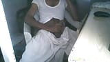 Una gran polla negra masturbándose viendo porno en la computadora - tarelgc_xxx snapshot 6