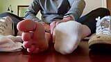 Pieds, chaussettes, adoration des pieds, masturbation snapshot 4