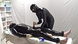 Dominatrix y sus experimentos con un esclavo. Video completo snapshot 19