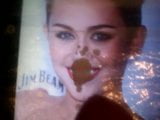 Miley Cyrus kort haar klaarkomen snapshot 8