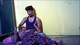 印度农村家庭主妇正在向她的丈夫展示她热辣的大胸部 snapshot 17