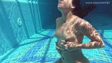 Jessica Lincoln podnieca się i naga w basenie snapshot 6