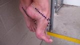 Mengusik kaki berbogel tinggi snapshot 9